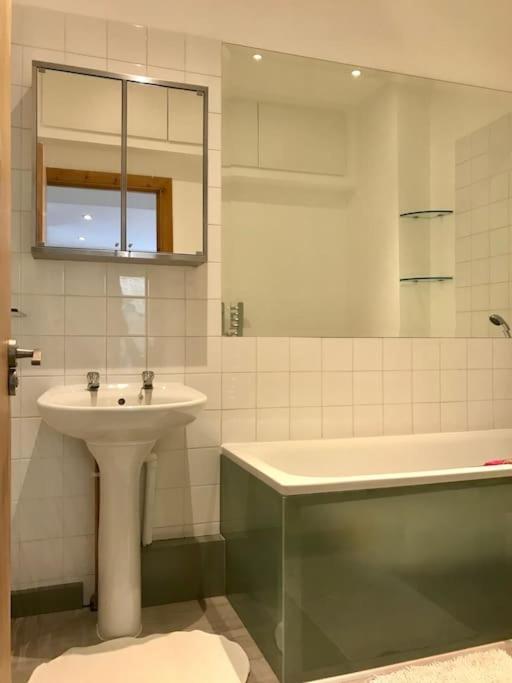 Quiet Kensington Flat Ideal For Central ลอนดอน ภายนอก รูปภาพ